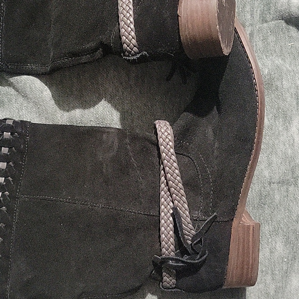 Very volatile boots black size 6 and 1/2